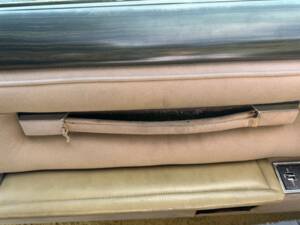 Image 22/31 of Lincoln Continental Diamond Jubilee Gold Edition (1978)