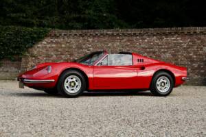 Image 35/50 of Ferrari Dino 246 GTS (1974)