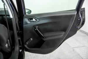 Bild 37/50 von Peugeot 208 1.2 PureTech 82 (2019)