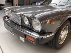 Image 5/27 of Jaguar Sovereign H.E. V12 (1984)