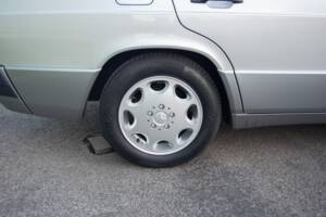 Bild 25/29 von Mercedes-Benz 190 E 2.0 (1992)