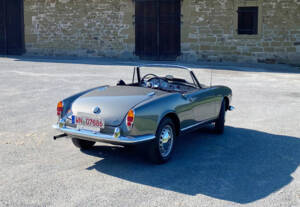 Image 11/68 de Alfa Romeo Giulia 1600 Spider (1964)