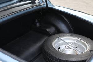 Image 44/56 of Peugeot 404 Coupé (1968)