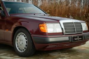 Image 14/50 of Mercedes-Benz 300 CE-24 (1991)
