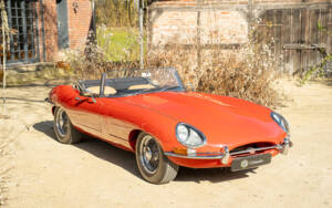 Image 13/54 of Jaguar Type E 4.2 (1965)