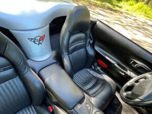 Image 38/50 of Chevrolet Corvette (2001)