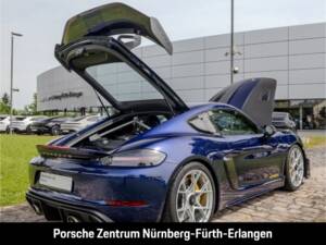 Image 19/50 of Porsche 718 Cayman GT4 RS Weissach (2025)
