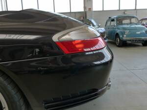 Image 31/41 of Porsche 911 Carrera 4S (2004)