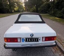 Immagine 14/75 di BMW 320i (1988)