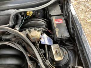 Image 102/148 of Mercedes-Benz 320 TE (1993)