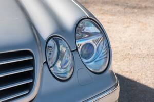 Image 18/50 of Mercedes-Benz CL 500 (2002)
