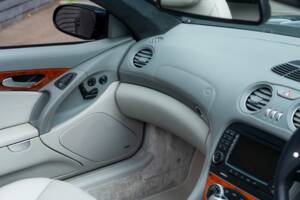 Image 34/56 de Mercedes-Benz SL 65 AMG (2004)