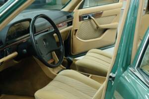 Bild 29/50 von Mercedes-Benz 260 SE (1990)