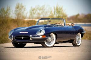 Image 2/80 de Jaguar Type E 4.2 (1966)