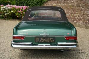 Afbeelding 5/50 van Mercedes-Benz 220 SE b (1964)