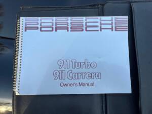 Image 105/108 de Porsche 911 Carrera 3.2 (1989)