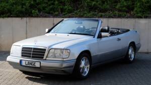 Image 8/74 of Mercedes-Benz E 320 (1997)