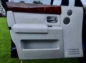 Image 41/50 of Rolls-Royce Phantom VII (2009)