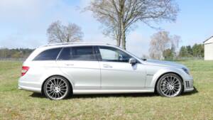 Imagen 2/18 de Mercedes-Benz C 63 AMG T (2010)