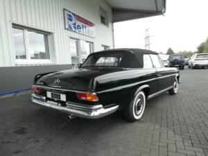 Imagen 4/26 de Mercedes-Benz 220 SE b (1963)
