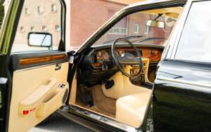 Image 13/37 of Daimler Double Six (1992)