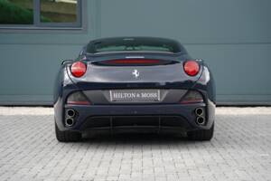 Image 8/50 de Ferrari California (2012)