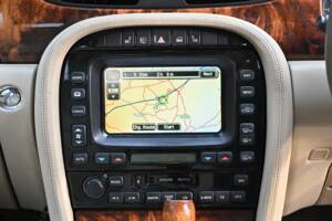 Image 37/50 of Jaguar XJ 8 4.2 (2006)