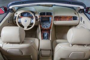 Image 17/20 of Jaguar XK (2010)