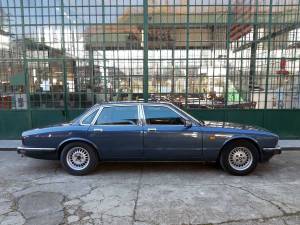 Image 3/29 of Jaguar Sovereign 3.6 (1988)