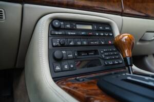 Image 50/91 de Jaguar XK8 4.0 (2000)