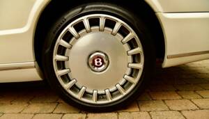 Image 46/50 of Bentley Azure (2009)