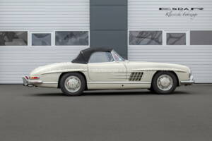 Image 30/38 de Mercedes-Benz 300 SL Roadster (1961)