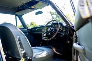 Image 30/62 of Aston Martin DB 6 (1967)