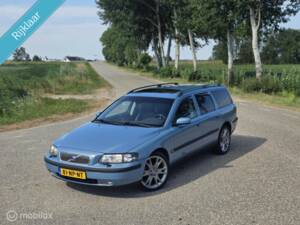 Image 2/40 of Volvo V 70 2.5T (2004)
