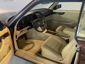 Image 17/63 of Mercedes-Benz 500 SEC (1984)