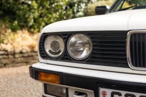 Afbeelding 29/48 van BMW 325i (1990)