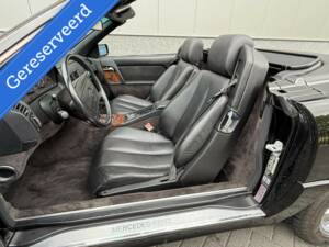 Image 23/50 of Mercedes-Benz 500 SL (1991)