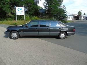 Bild 8/31 von Mercedes-Benz 260 E Lang (1991)