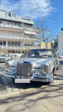 Image 3/37 de Mercedes-Benz 250 SE (1966)