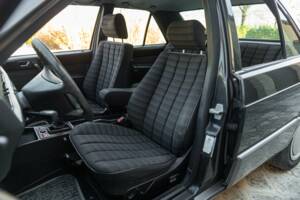 Imagen 18/45 de Mercedes-Benz 190 E (1989)