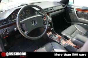 Bild 12/15 von Mercedes-Benz 300 D (1990)