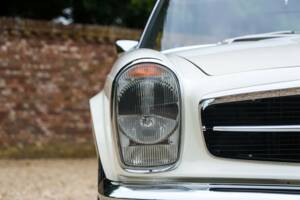 Image 12/50 de Mercedes-Benz 280 SL (1971)