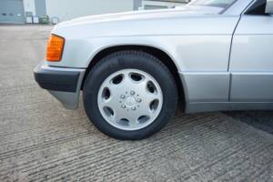 Bild 23/29 von Mercedes-Benz 190 E 2.0 (1992)