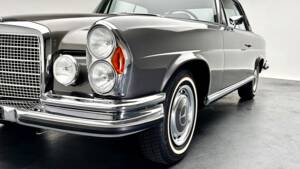 Image 5/13 de Mercedes-Benz 280 SE (1970)