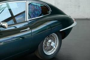 Image 10/50 de Jaguar E-Type (1970)