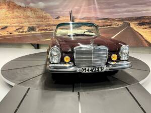 Image 5/36 de Mercedes-Benz 280 SE 3,5 (1971)