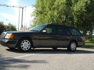 Image 6/50 of Mercedes-Benz 250 TD Turbo (1992)