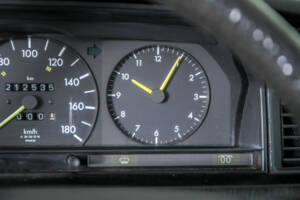 Image 21/50 de Mercedes-Benz 190 D (1986)