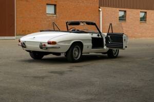 Image 60/66 of Alfa Romeo 1750 Spider Veloce (1968)
