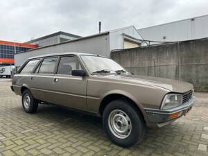 Image 2/17 of Peugeot 505 Break (1984)